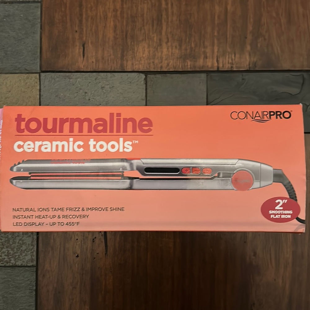 2” Ceramic Con-air Pro flat iron (used)